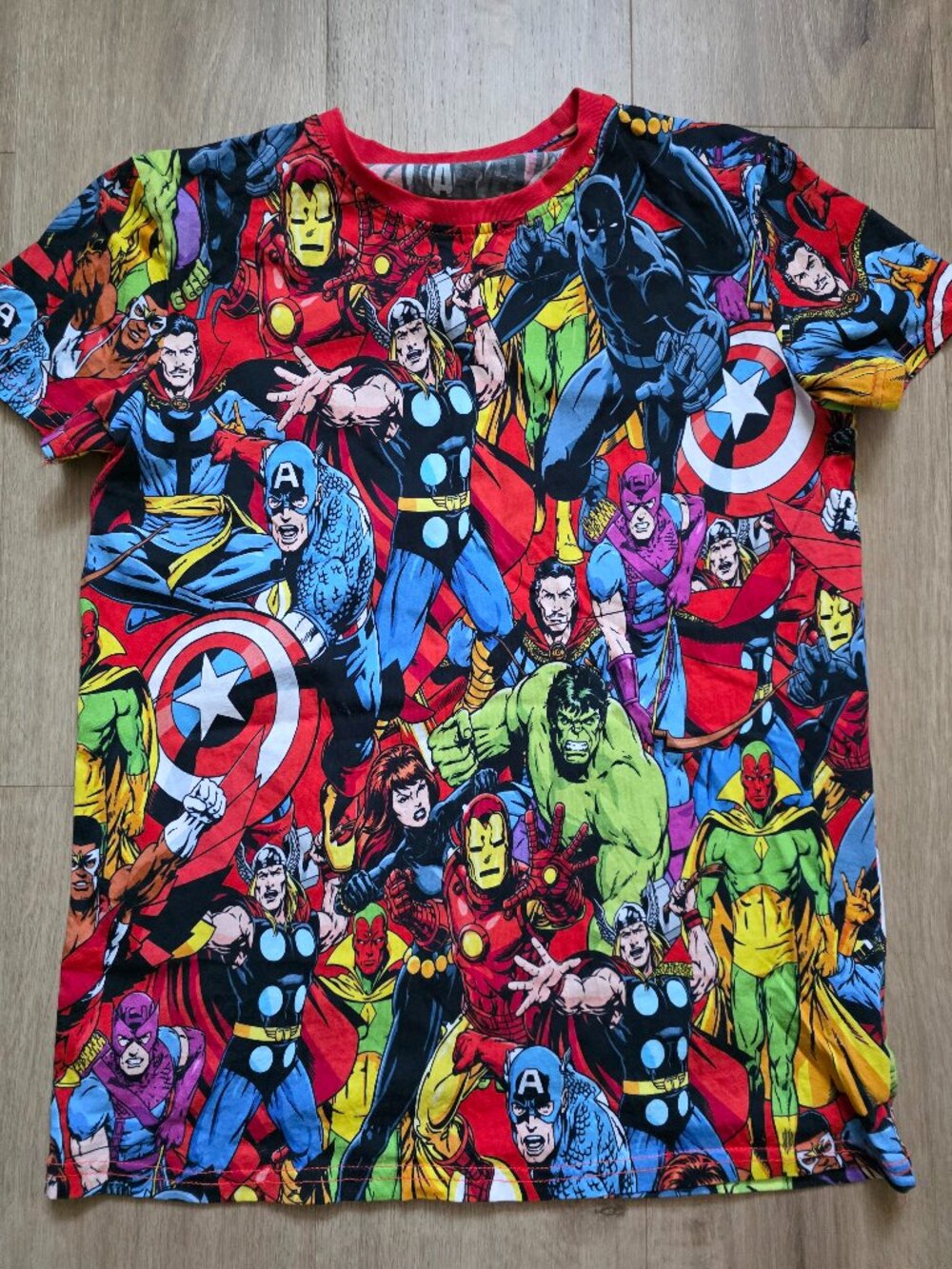 Cake Worthy Marvel t-shirt Small